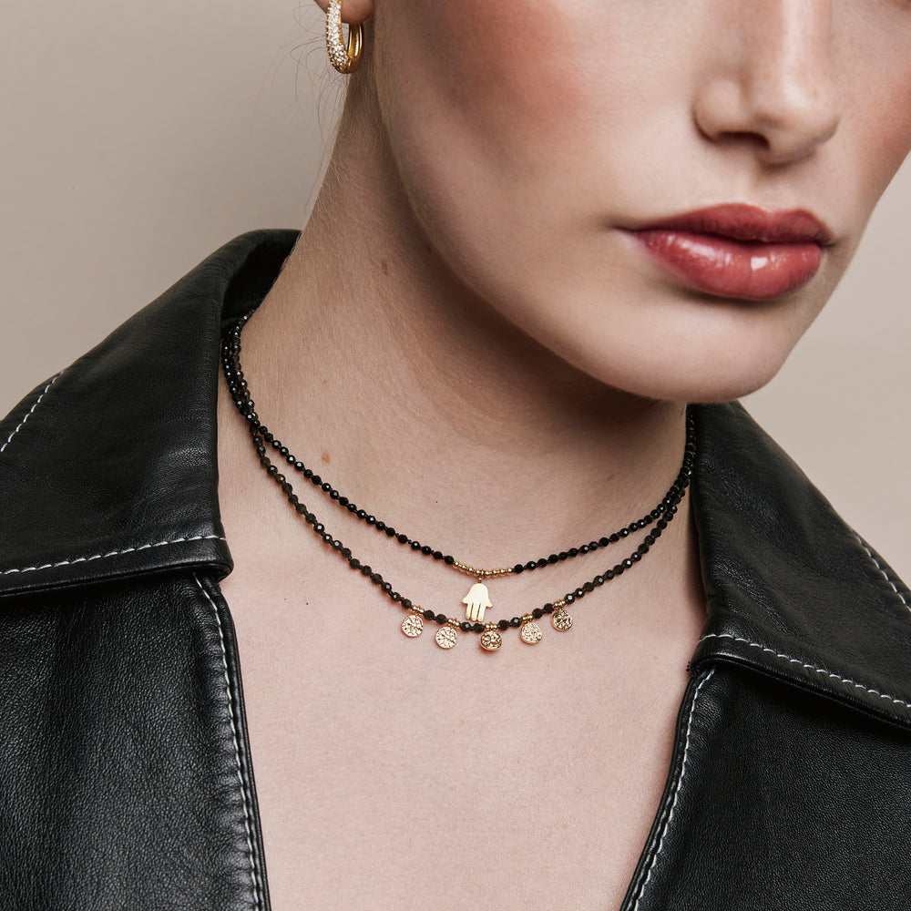 Dos collares negros